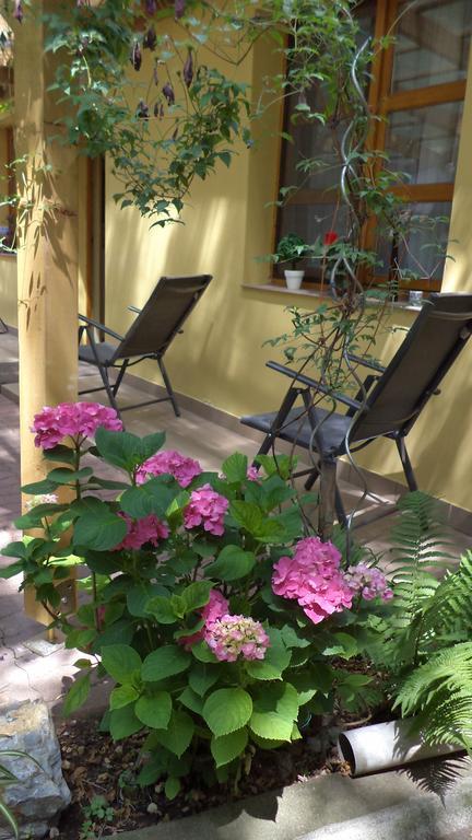 Oazis Apartman Егер Екстериор снимка