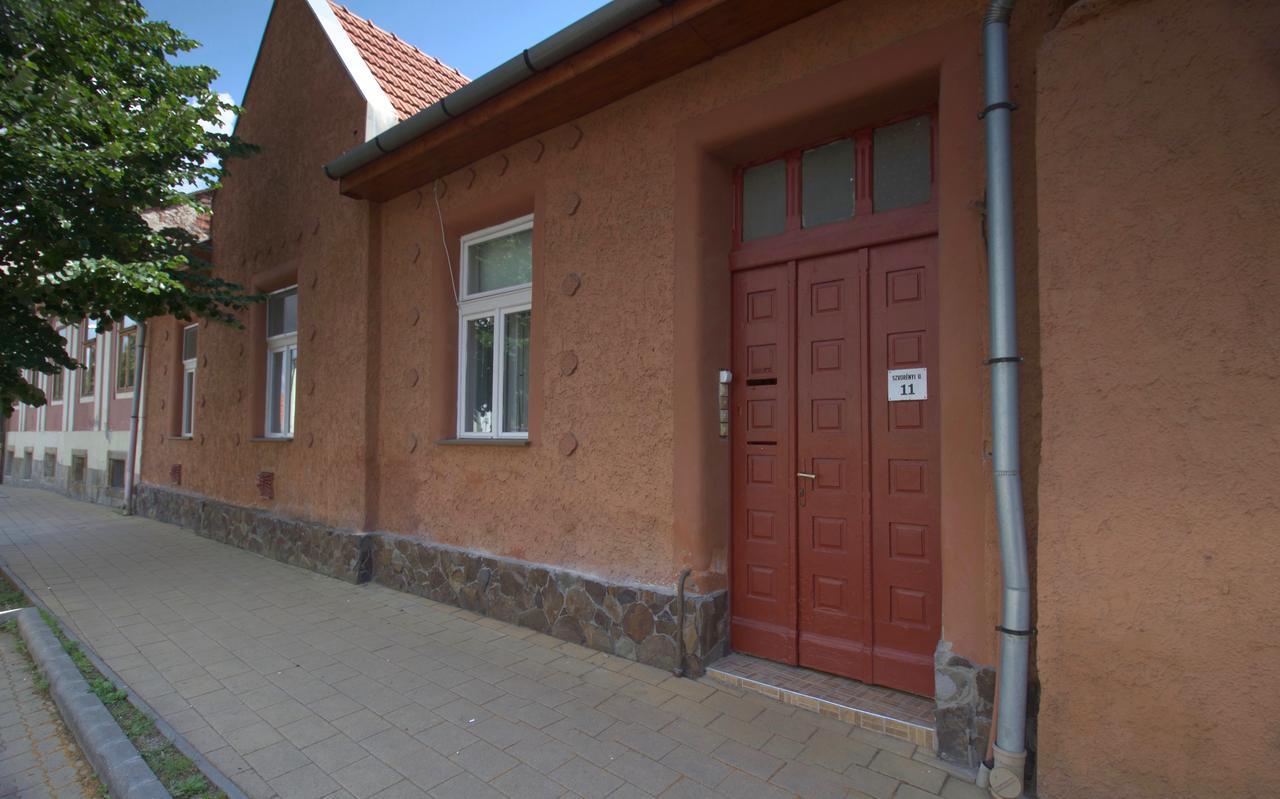 Oazis Apartman Егер Екстериор снимка