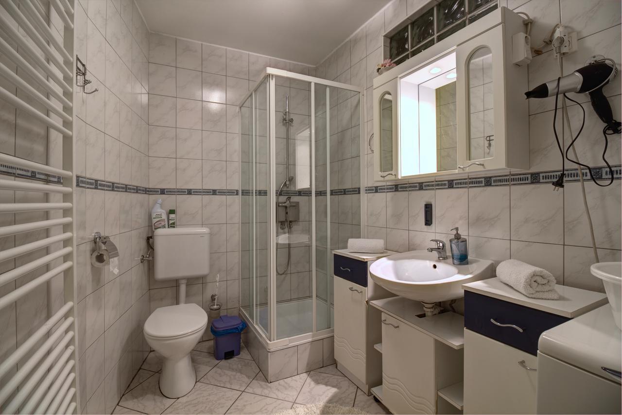 Oazis Apartman Егер Екстериор снимка
