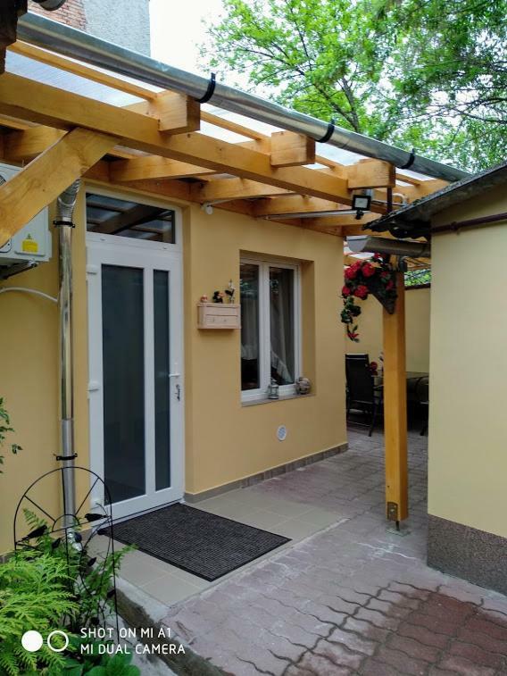 Oazis Apartman Егер Екстериор снимка