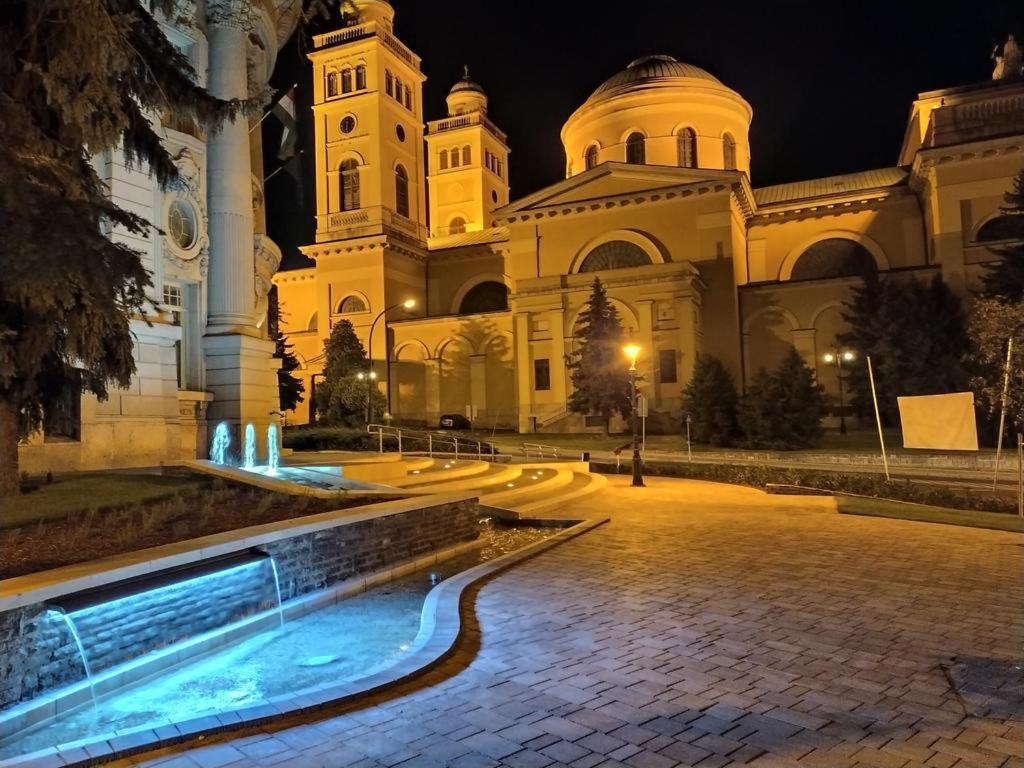 Oazis Apartman Егер Екстериор снимка
